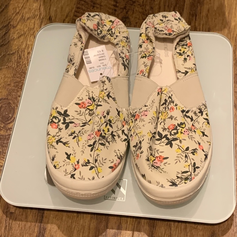 Maurices floral slip on bnwt sz 8.5